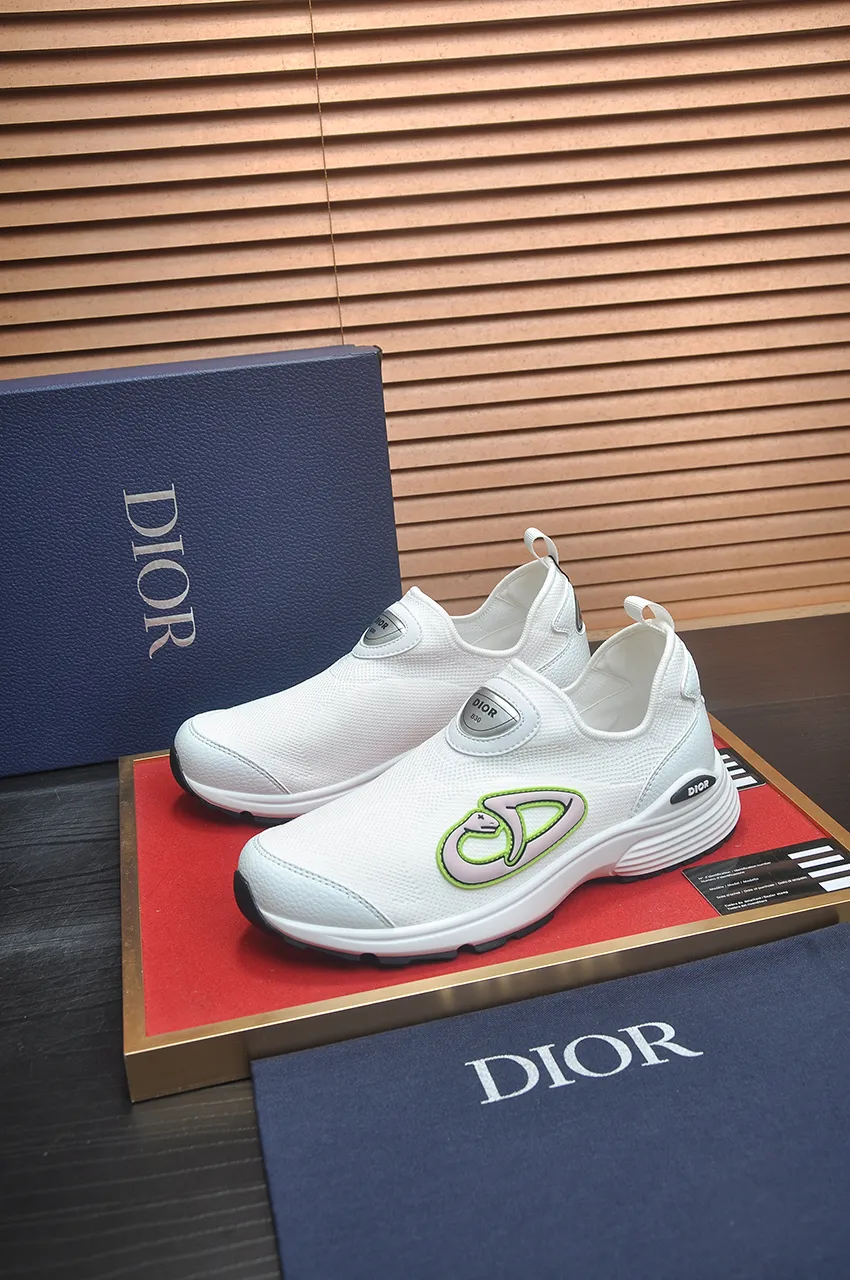 Men's Men's Shoes 💰540💶 𝐂𝐡𝐫𝐢𝐬𝐭𝐢𝐚𝐧 𝐃𝐢𝐨𝐫# Dior breathable fly-knit casual sneakers. The soft and breathable upper complements the lightweight textured effect rubber sole, decorated with various classic details, making it an ideal choice for everyday looks. Can be matched with various casual items to create a refined look Size: 38-46 (45 46 customized)